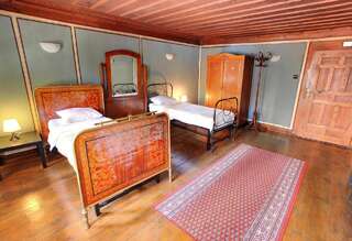 Гостевой дом Guest House Old Plovdiv Пловдив Двухместный номер с 2 отдельными кроватями и общей ванной комнатой-4